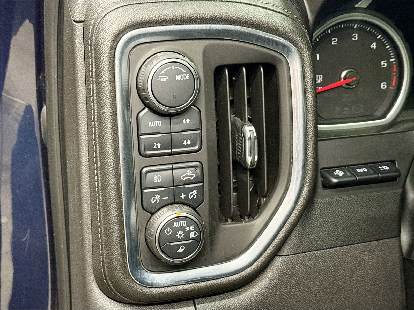 Used 2021 Chevrolet Silverado 1500 High Country w/ Technology Package AWD/4WD image 13