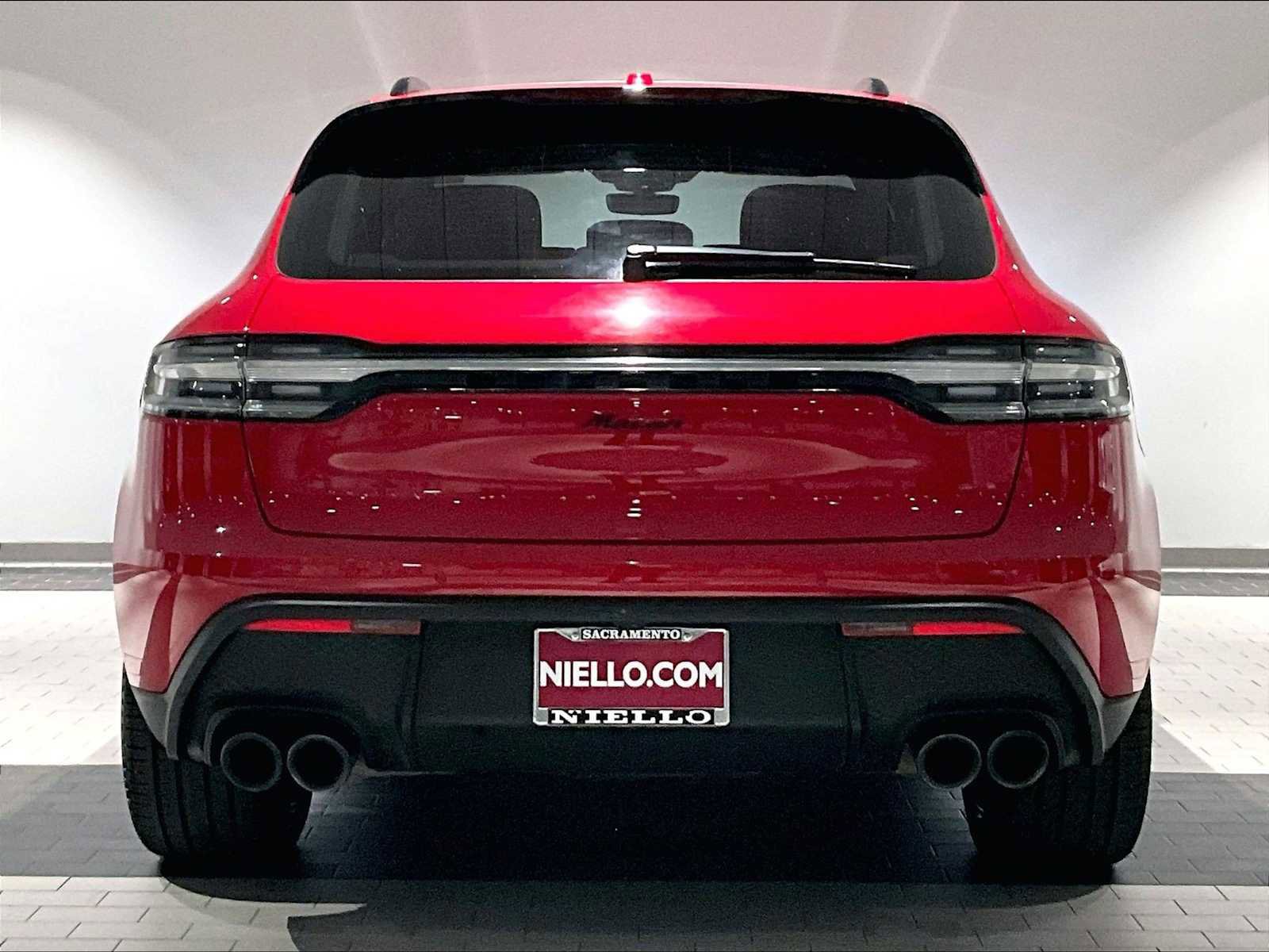 Used 2024 Porsche Macan image 9