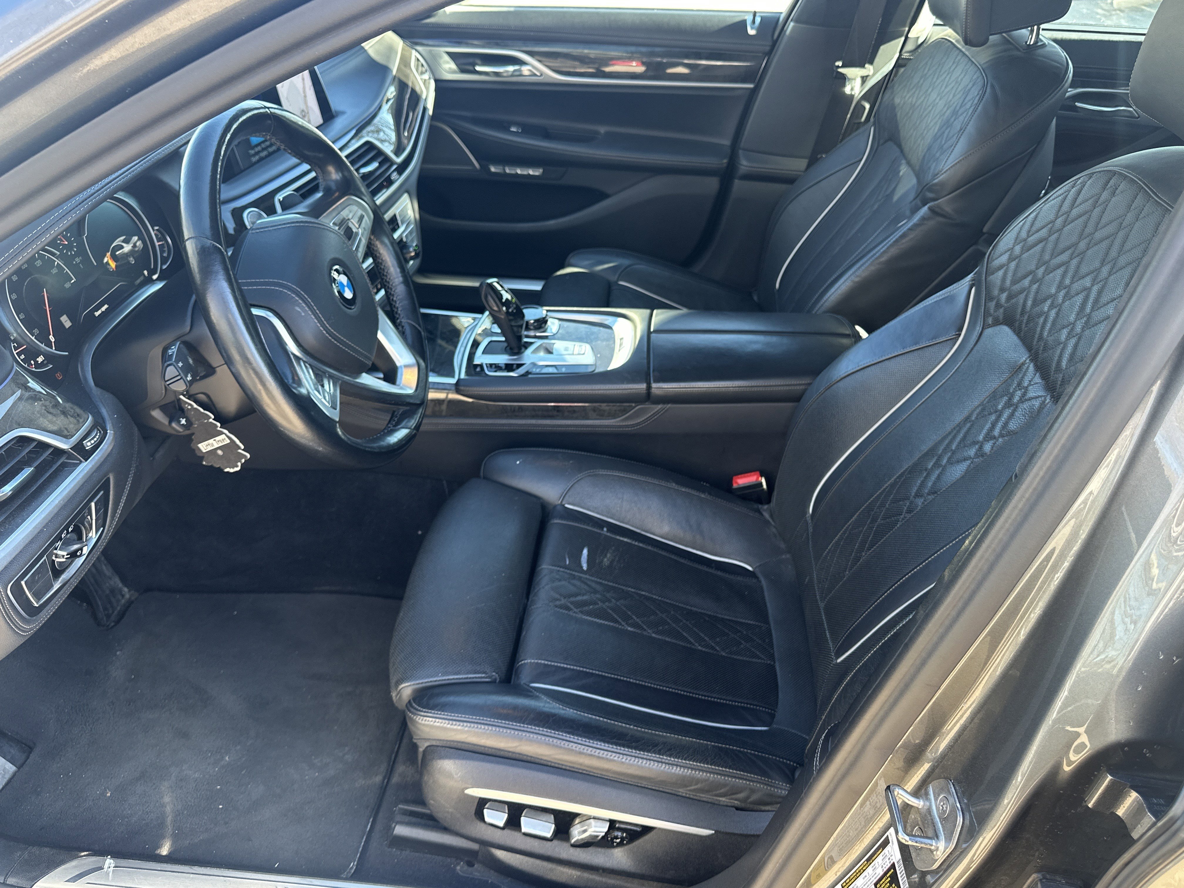 Used 2017 BMW 750i xDrive image 21