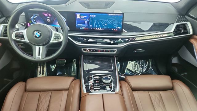Used 2025 BMW X7 M60i image 21