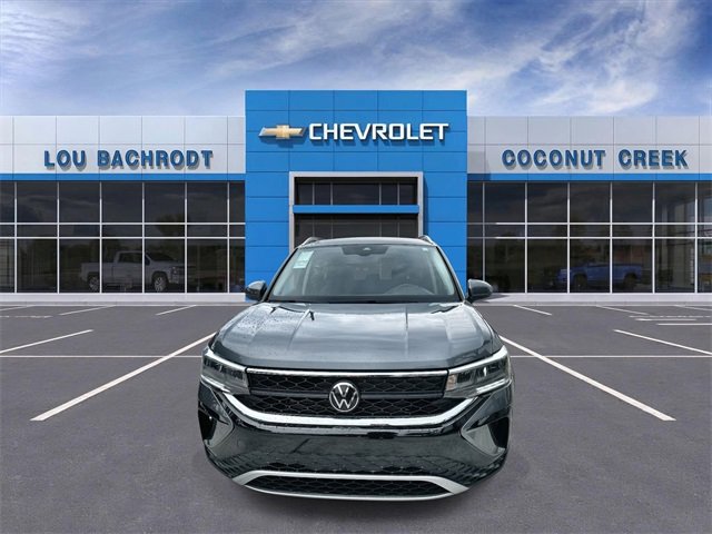 Used 2024 Volkswagen Taos SE image 3