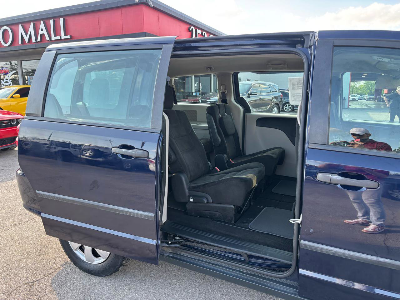 Used 2015 Dodge Grand Caravan American Value Package FWD image 11