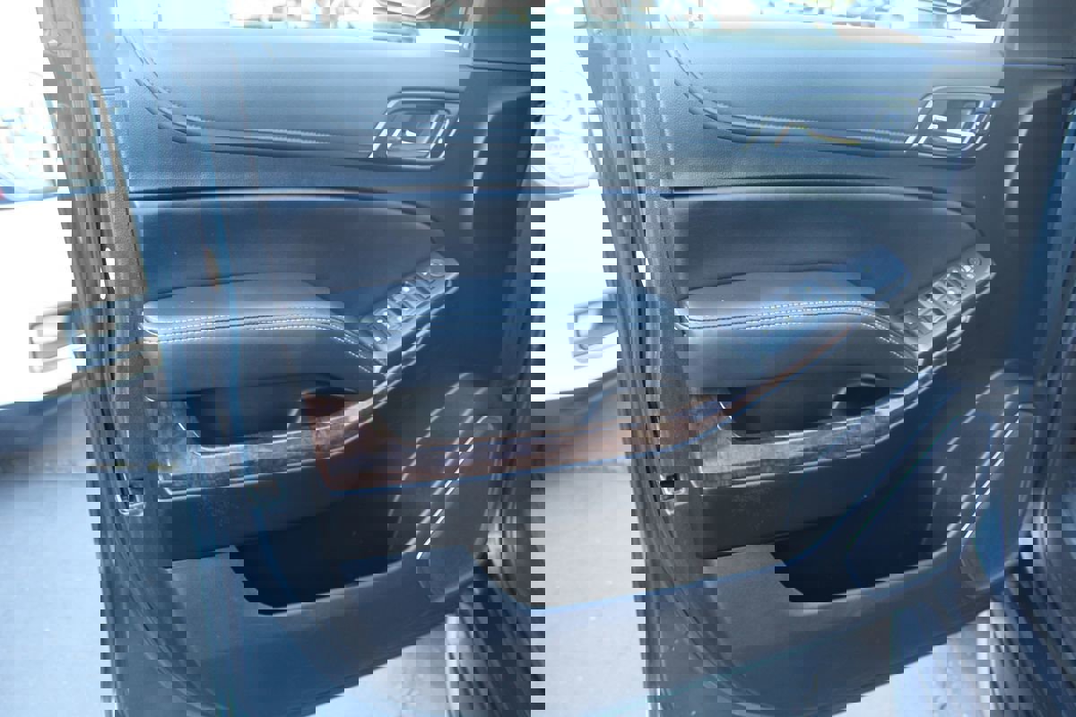 Used 2019 Chevrolet Suburban LS w/ All-Season Package image 12