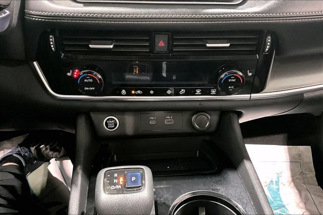 Used 2021 Nissan Rogue SV image 16