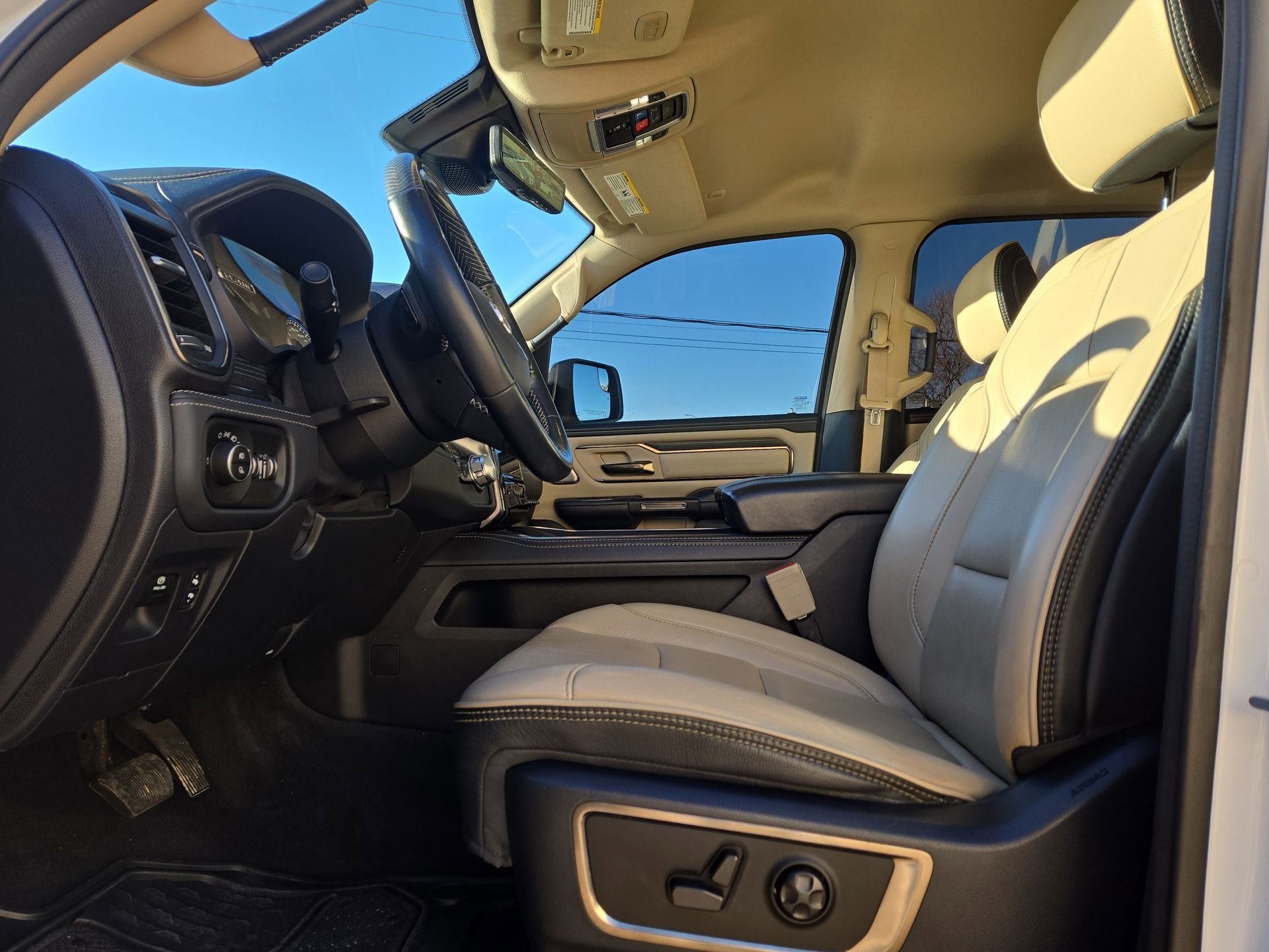 Used 2021 RAM 1500 Limited AWD/4WD image 16