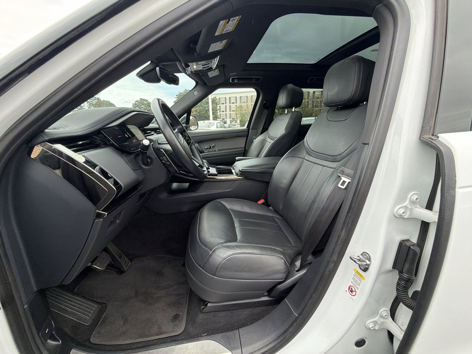 Used 2024 Land Rover Range Rover Sport Dynamic SE AWD/4WD image 12