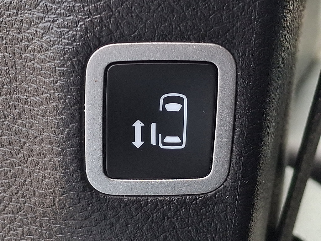 Used 2025 Chrysler Pacifica Select FWD image 12