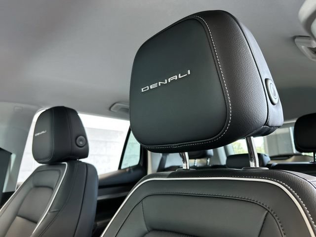 New 2026 GMC Terrain Denali w/ LPO, Black Badging Package AWD/4WD image 37