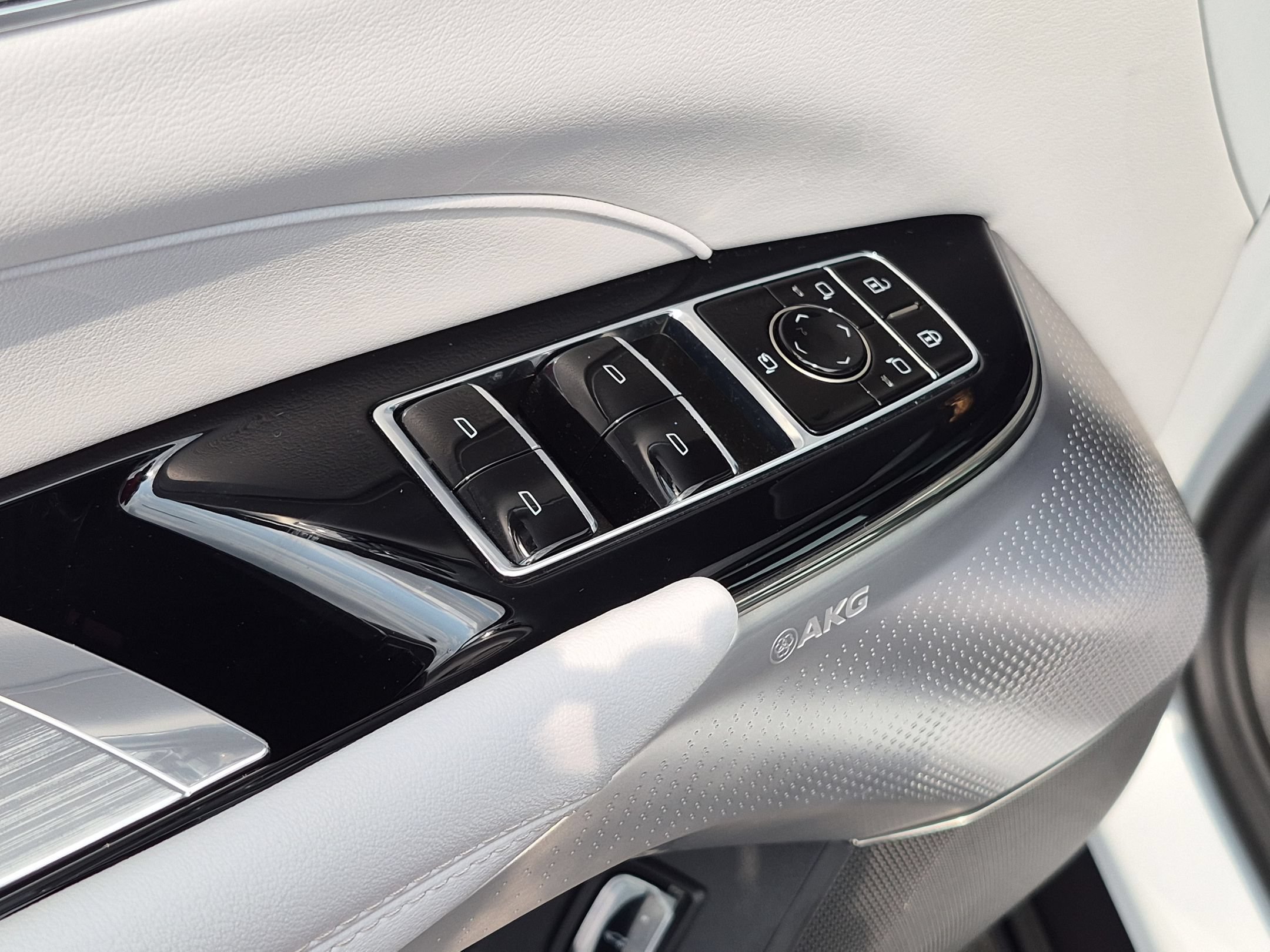 Certified 2024 Cadillac Lyriq Luxury AWD/4WD image 23