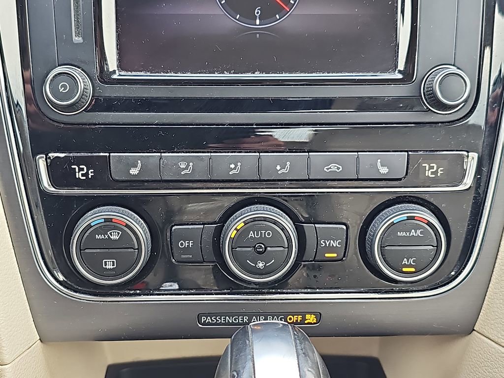 Used 2017 Volkswagen Passat 1.8T R-Line w/ R-Line Lighting Package image 23