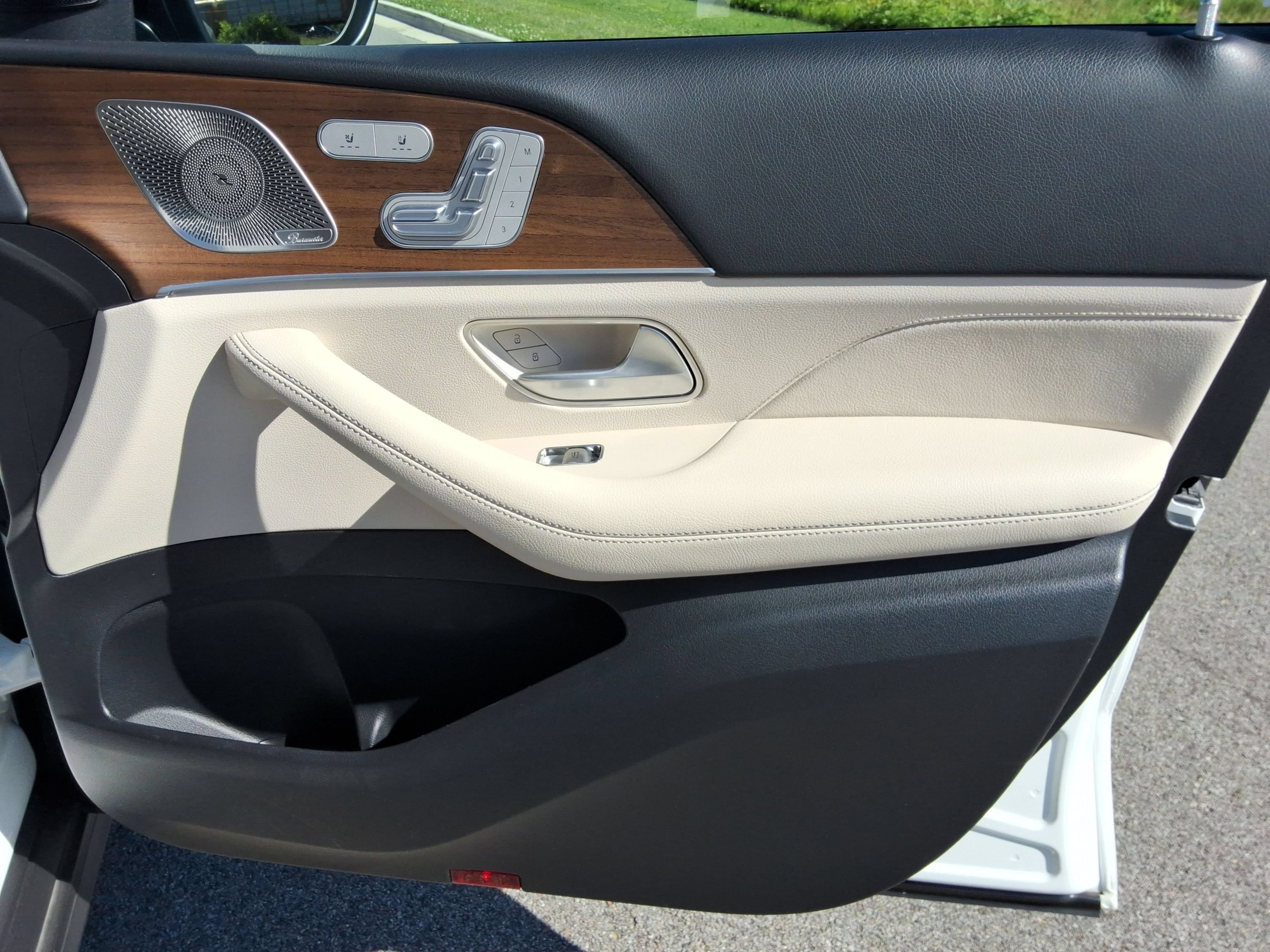 Used 2024 Mercedes-Benz GLS 450 4MATIC image 27