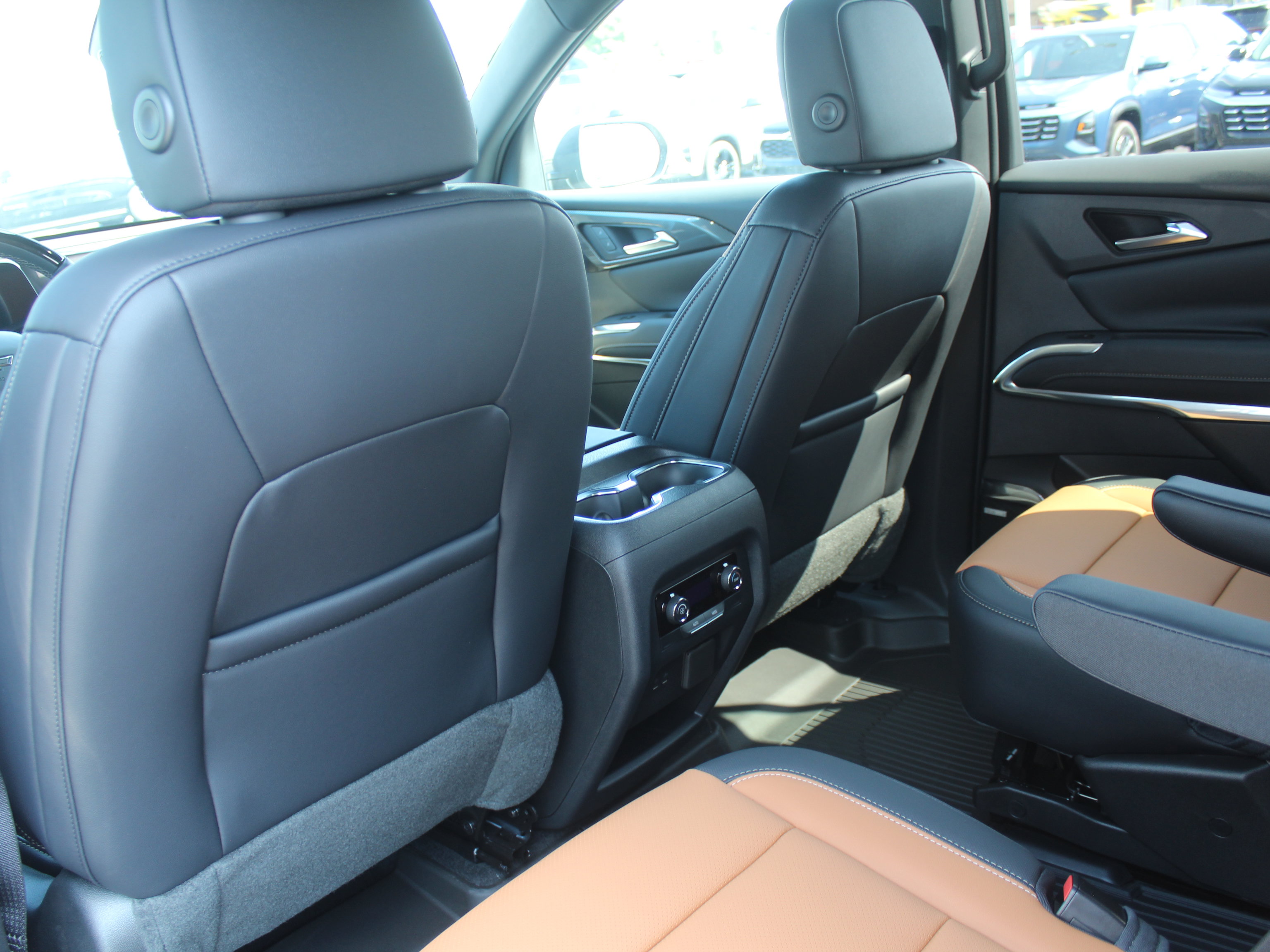 New 2027 Chevrolet Traverse Z71 w/ Enhanced Driving Package AWD/4WD image 19