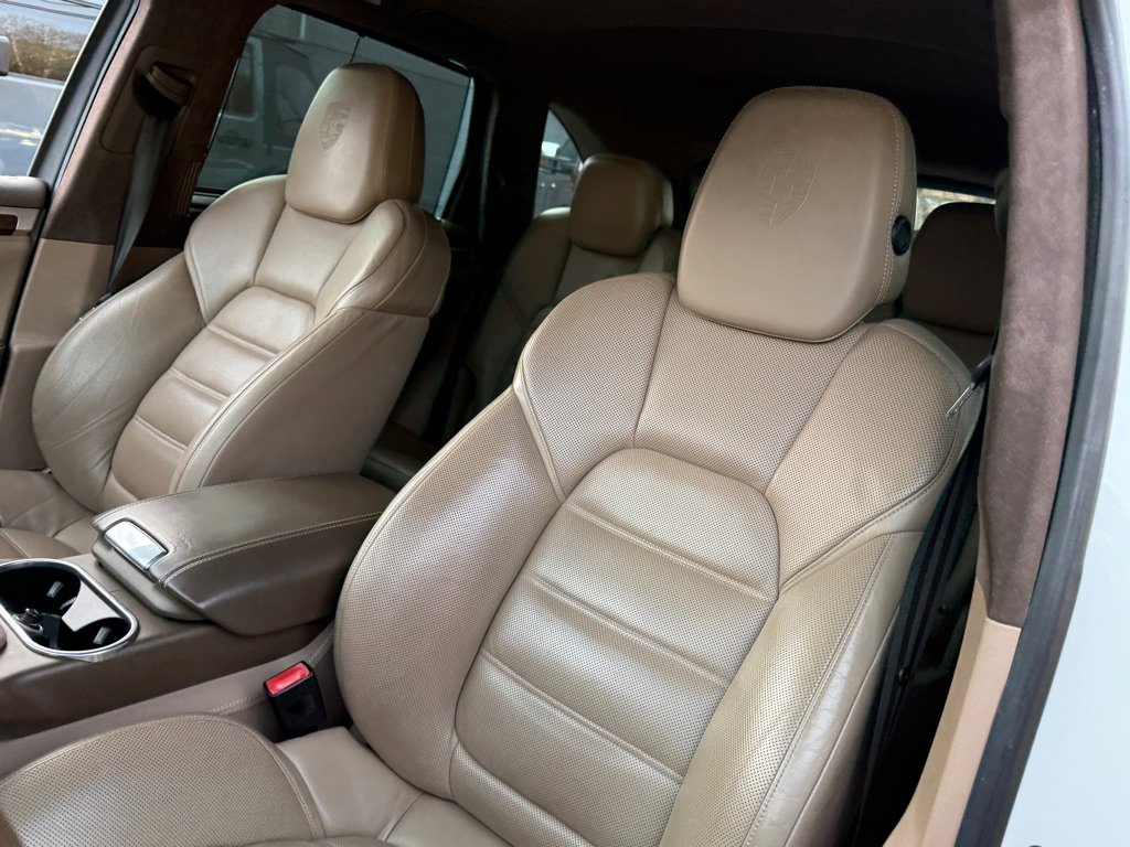 Used 2013 Porsche Cayenne Turbo w/ Premium Pkg Plus image 58