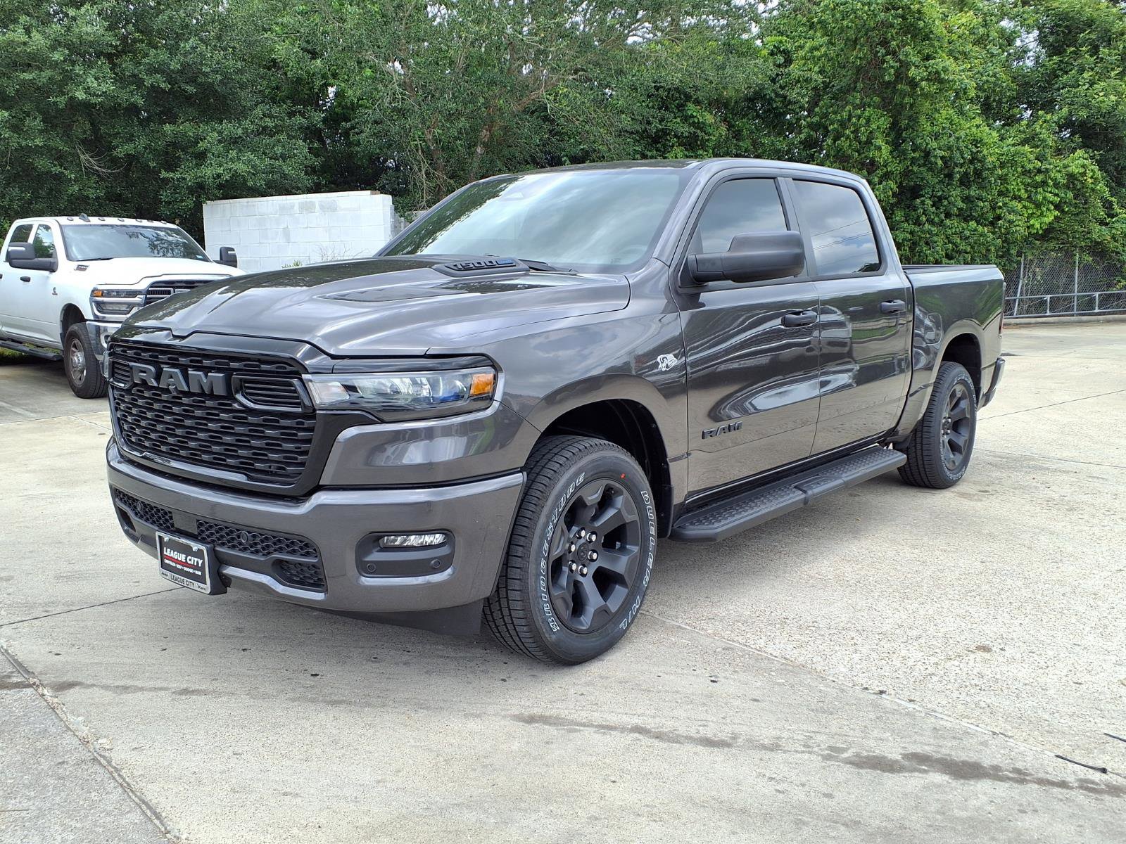 New 2026 RAM 1500 Express AWD/4WD image 3