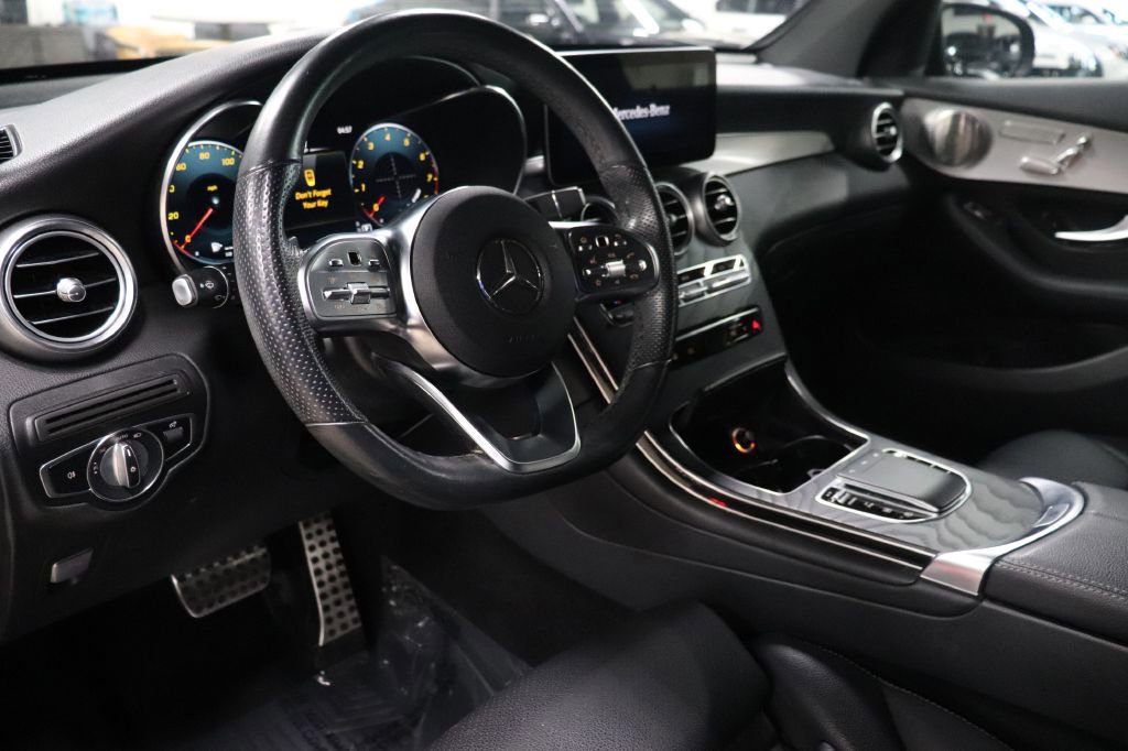 Used 2021 Mercedes-Benz GLC 300 w/ AMG Line image 10