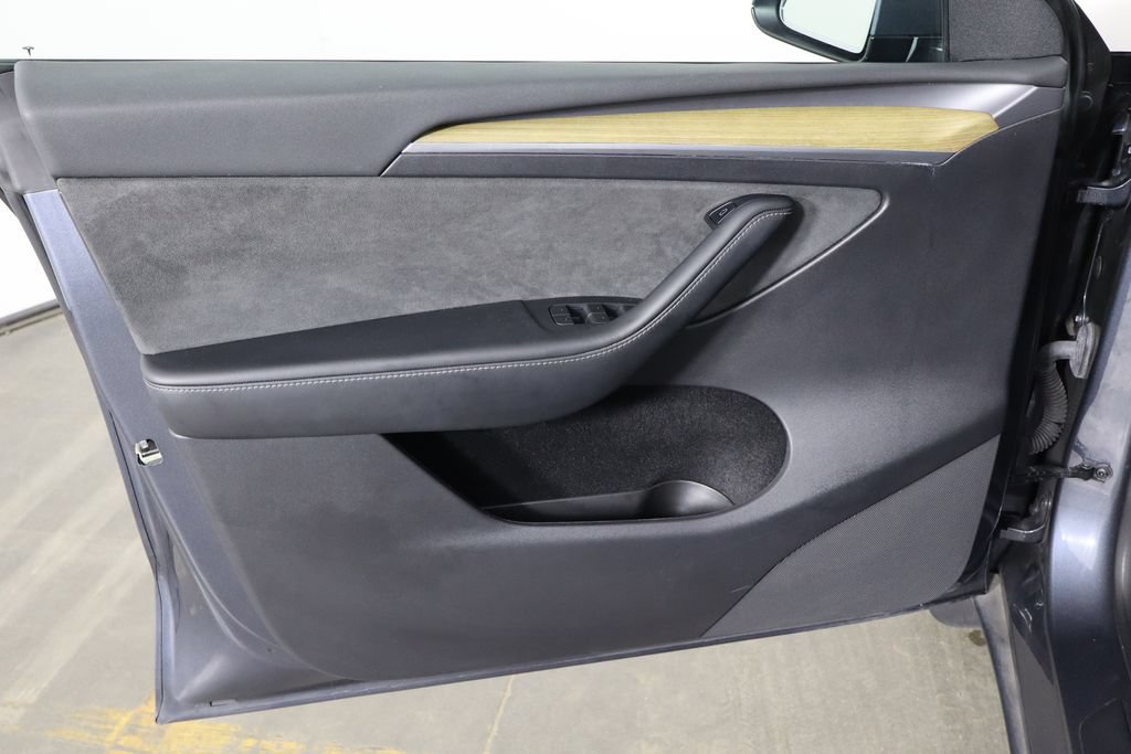 Used 2023 Tesla Model Y Long Range AWD/4WD image 17