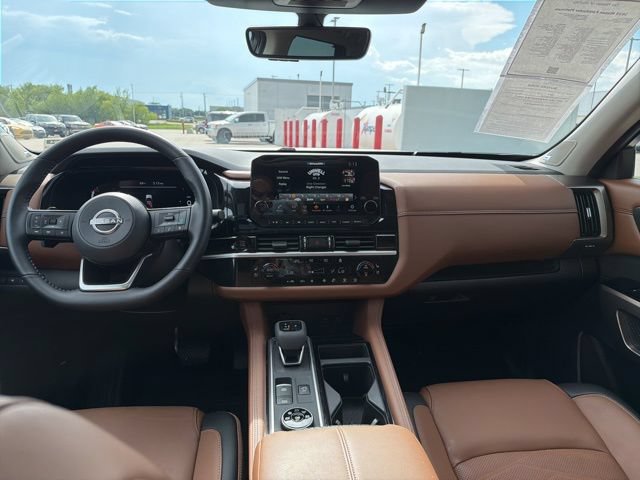 Used 2025 Nissan Pathfinder Platinum w/ Cargo Package AWD/4WD image 30