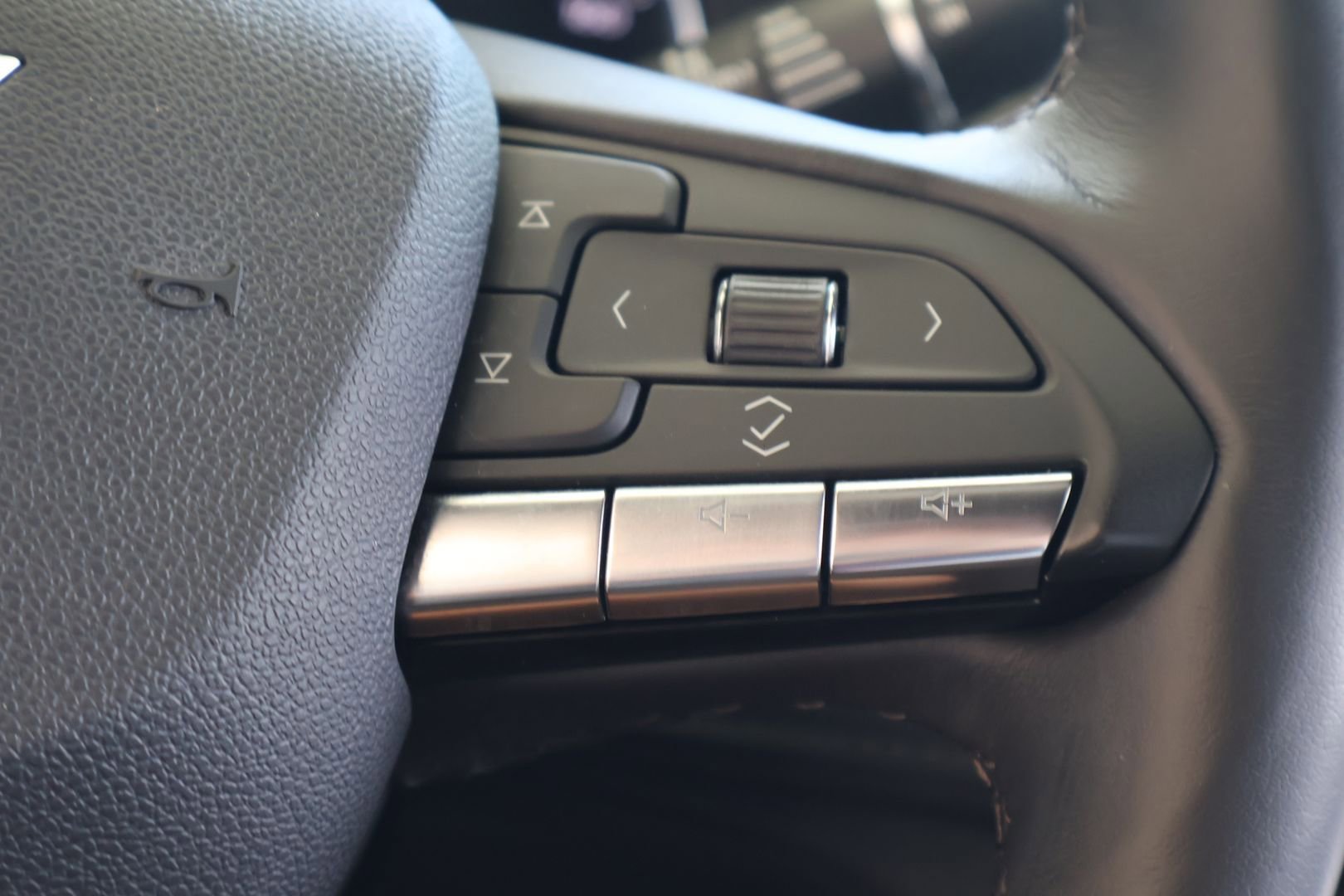 Used 2023 Cadillac XT4 Premium Luxury image 22