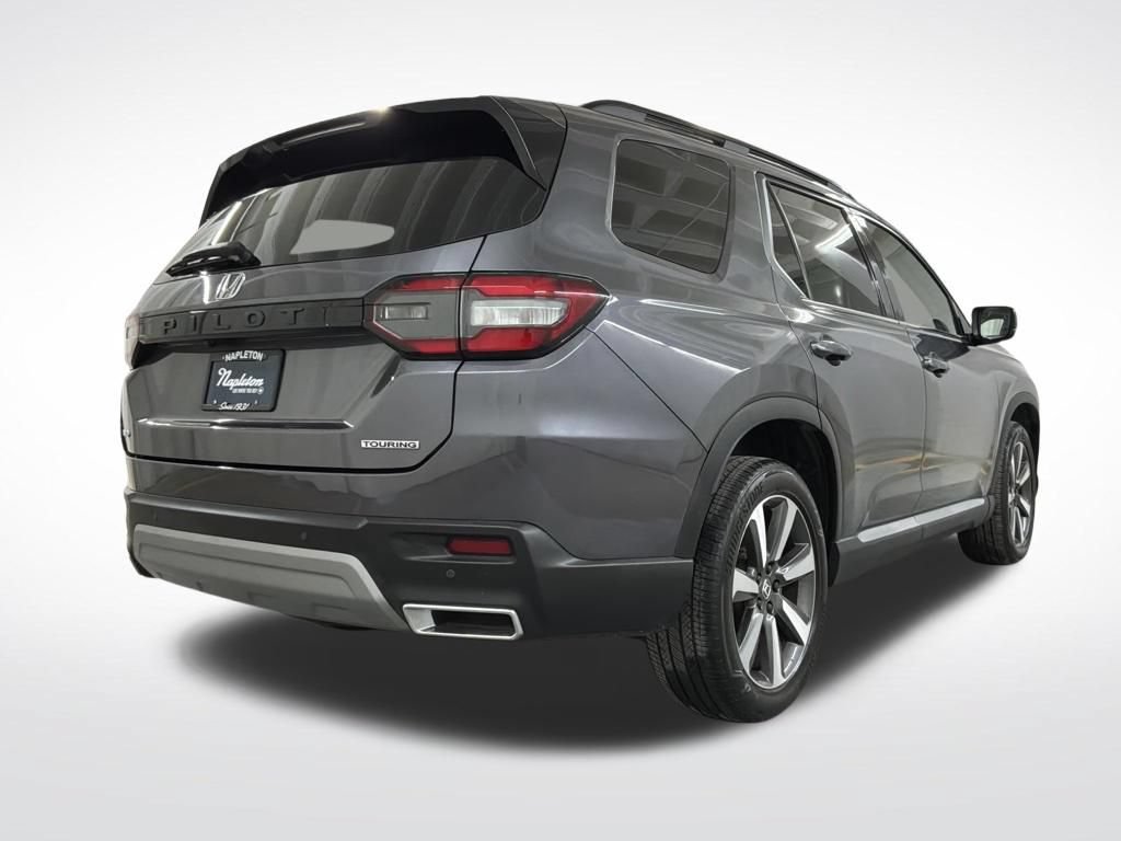 Used 2024 Honda Pilot Touring image 3