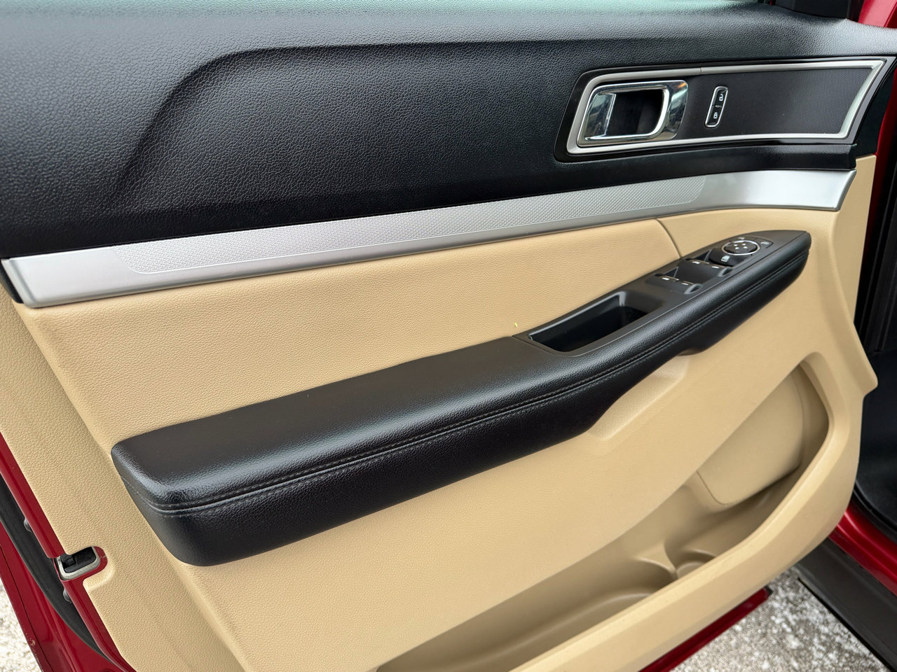 Used 2016 Ford Explorer XLT w/ Equipment Group 202A image 17