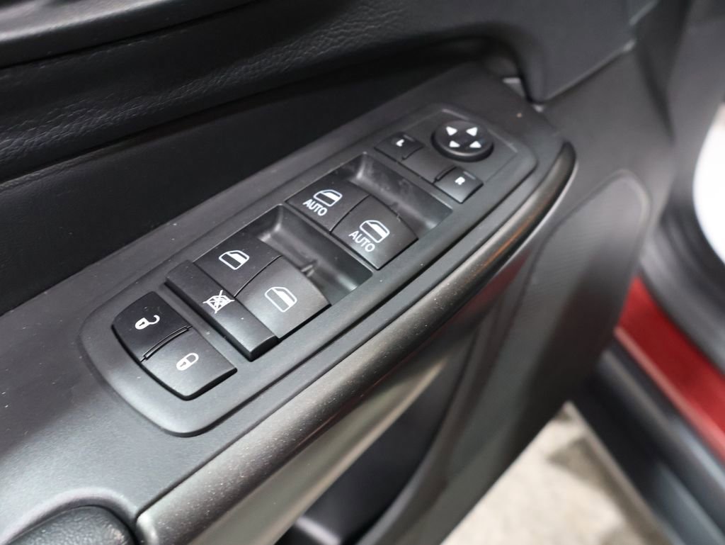 Used 2021 Jeep Cherokee Trailhawk image 14