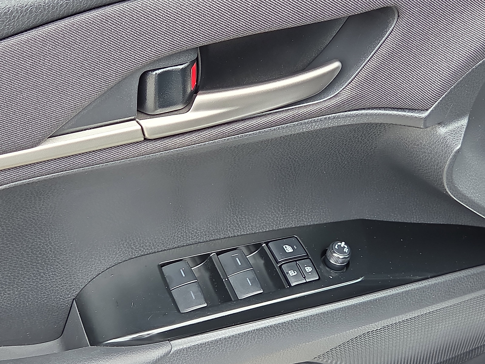 Used 2025 Toyota Camry LE FWD image 12