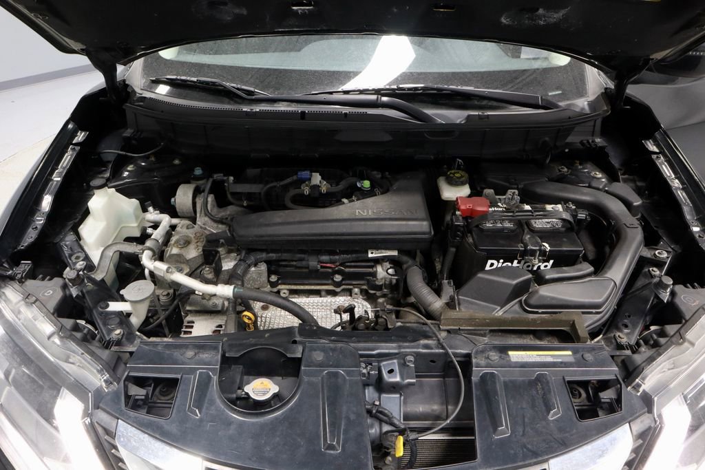 Used 2018 Nissan Rogue SV image 16