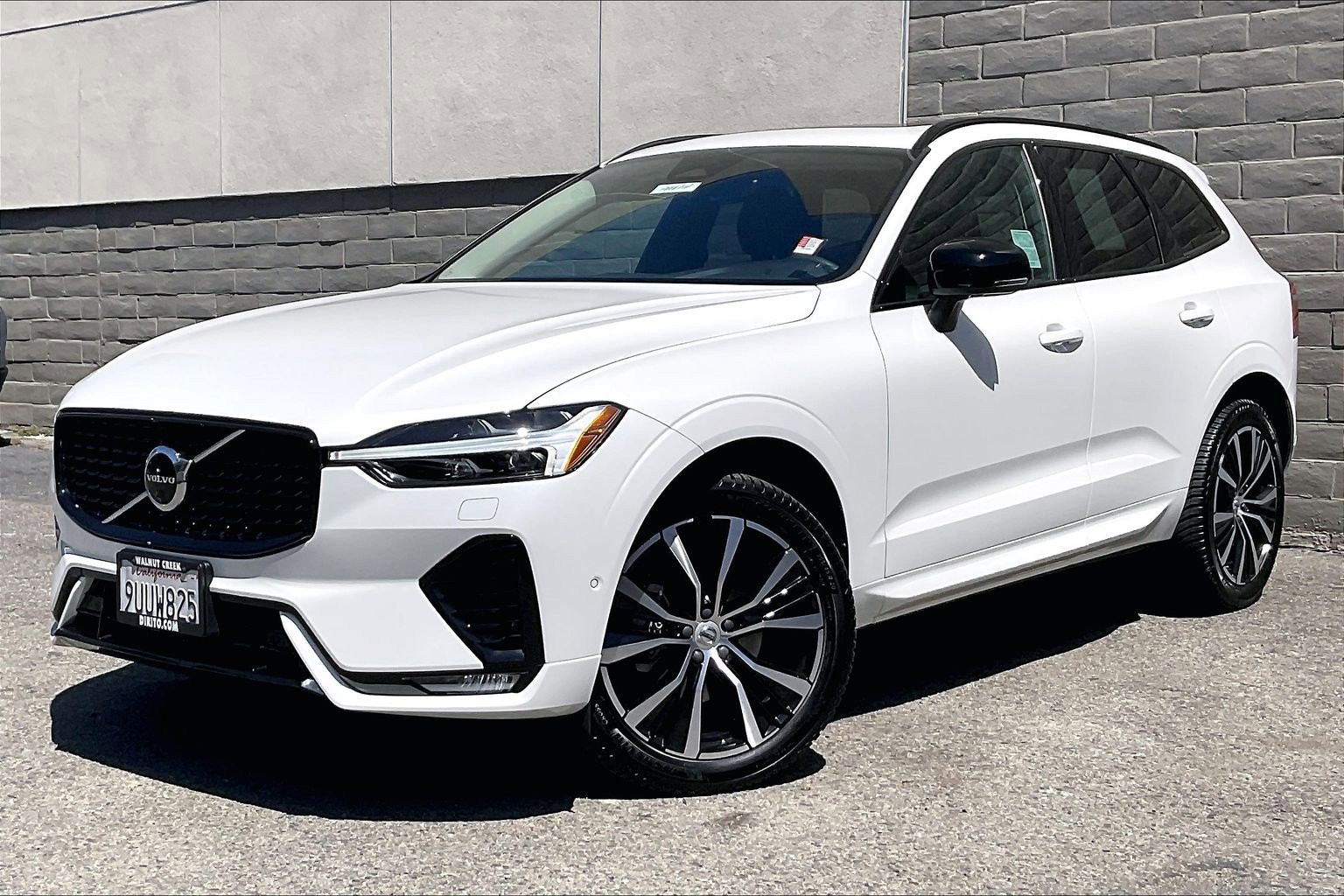 Used 2024 Volvo XC60 B5 Plus w/ Protection Package Premier AWD/4WD image 12