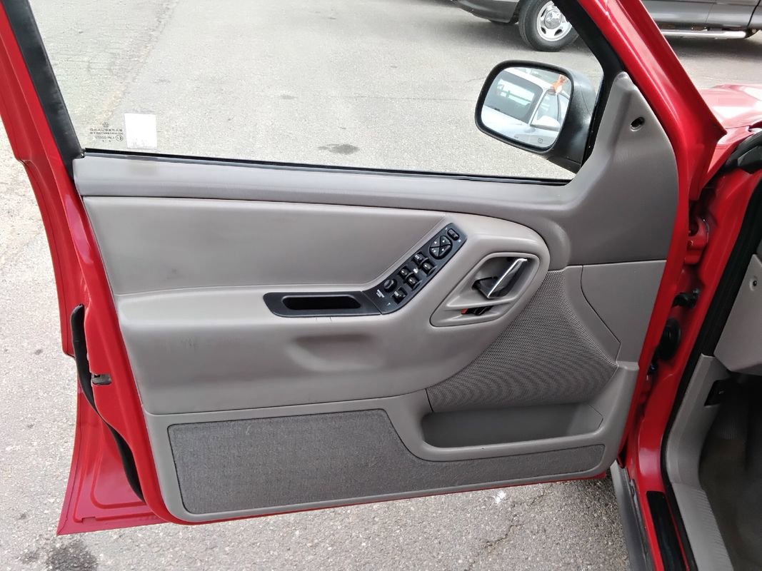 Used 2000 Jeep Grand Cherokee Laredo image 9