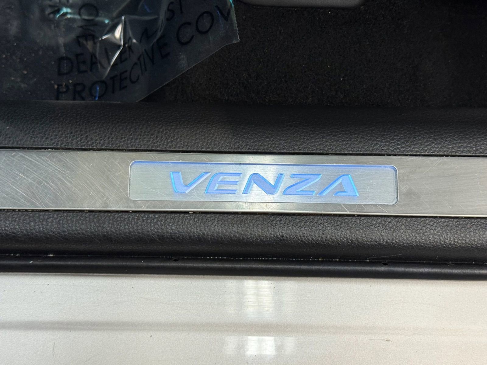 Used 2023 Toyota Venza Limited image 42