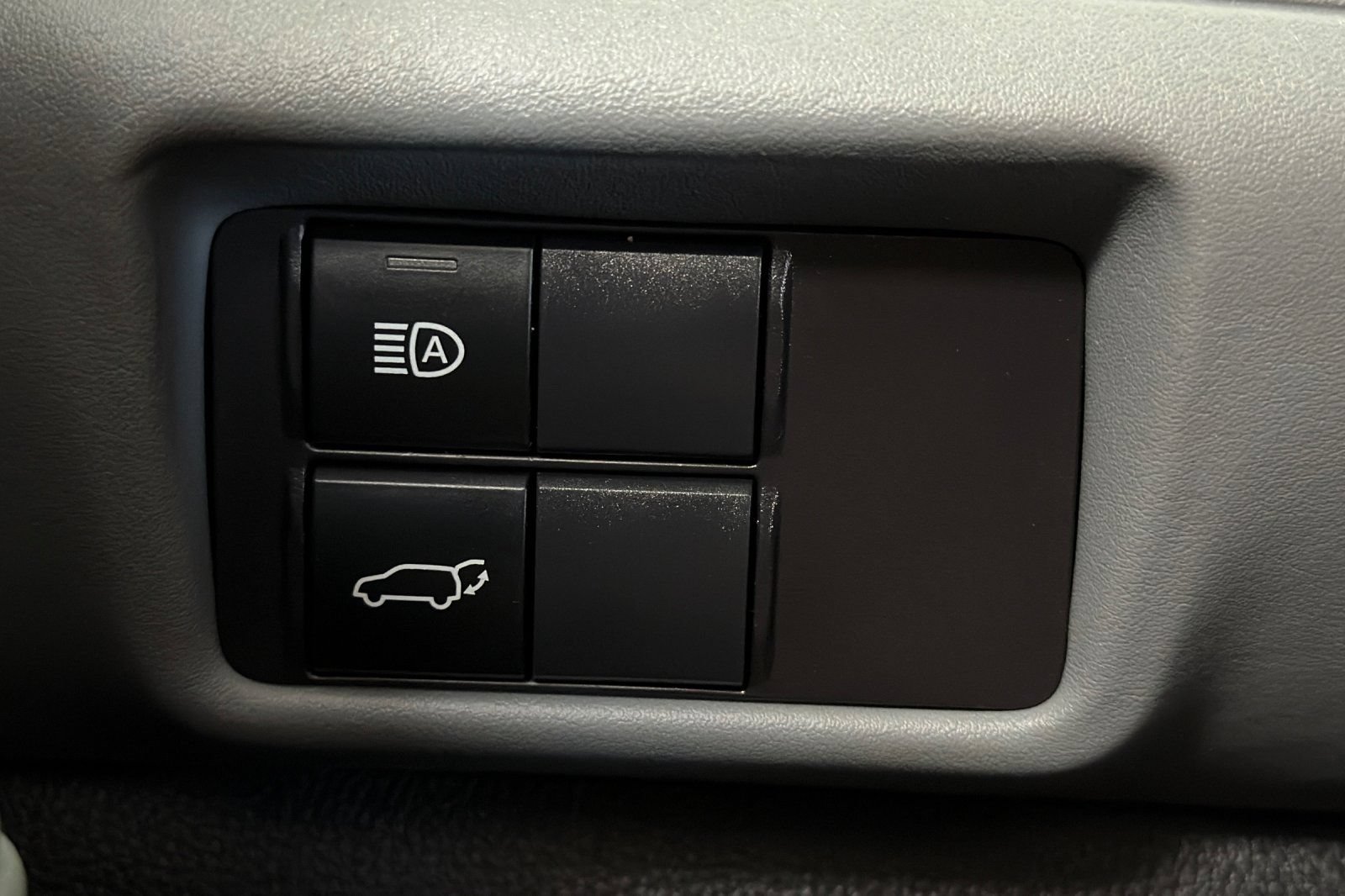 Used 2022 Toyota Highlander XLE AWD/4WD image 36