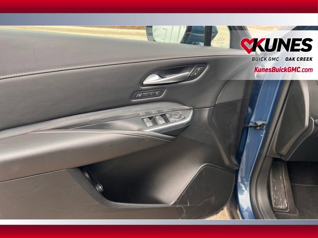 Used 2025 Cadillac XT4 Premium Luxury image 14