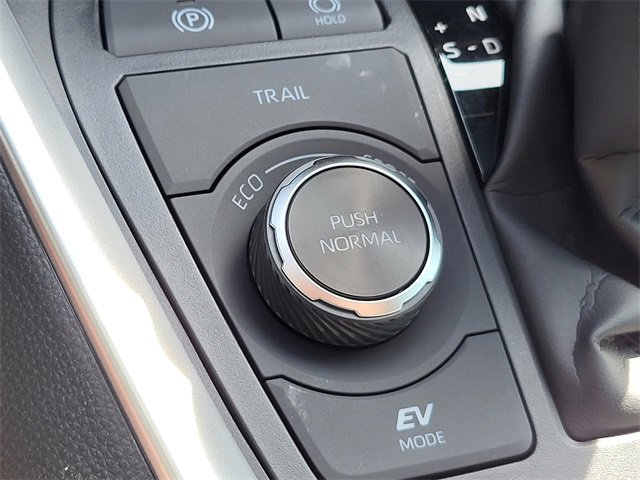 Used 2025 Toyota RAV4 XLE image 28