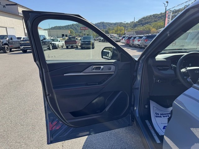 New 2026 Ford Explorer ST-Line w/ ST-Line Street Pack image 11