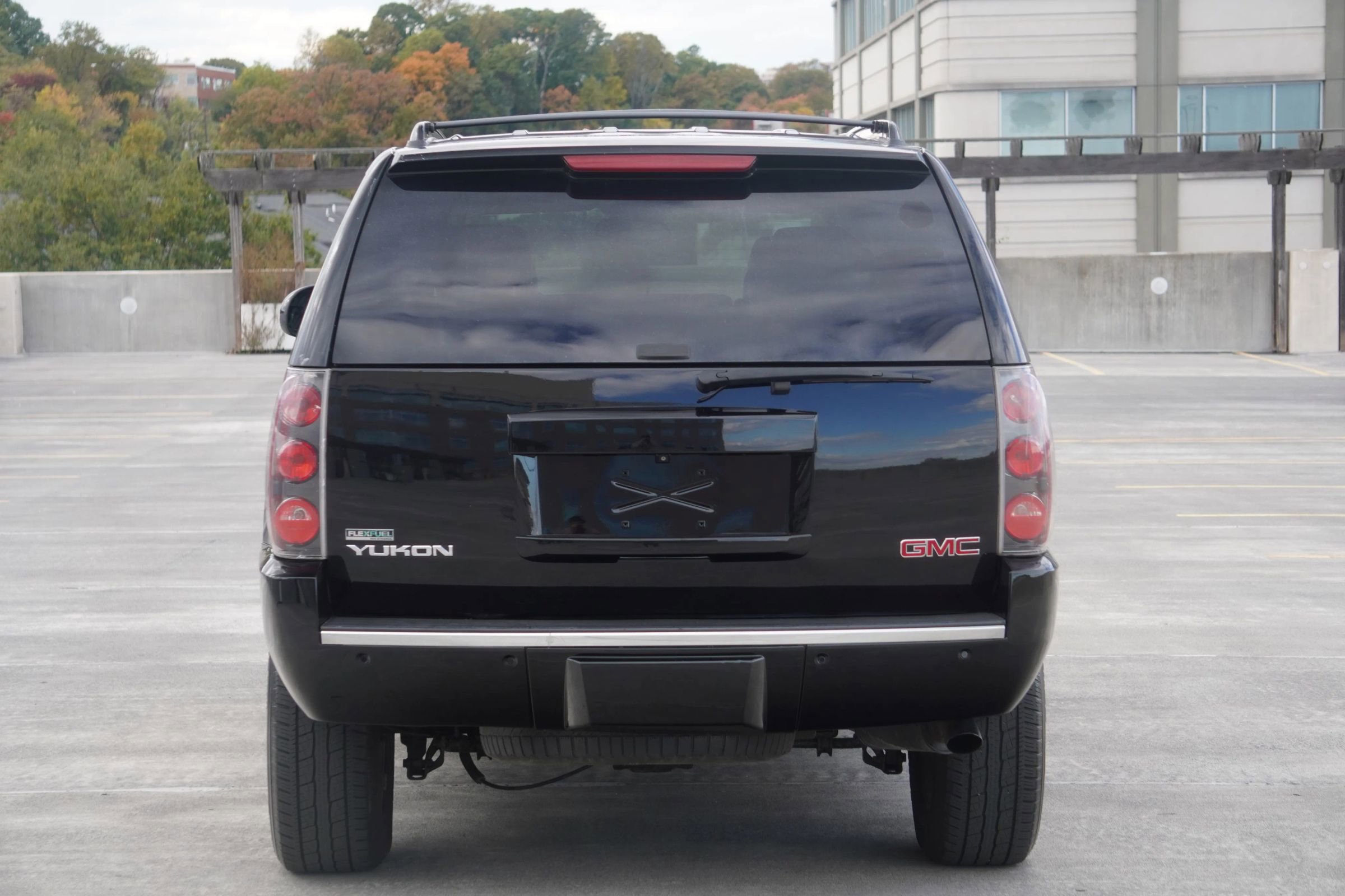 Used 2011 GMC Yukon Denali image 8