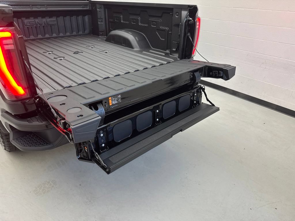 New 2026 GMC Sierra 2500 AT4 w/ AT4 Premium Plus Package AWD/4WD image 8