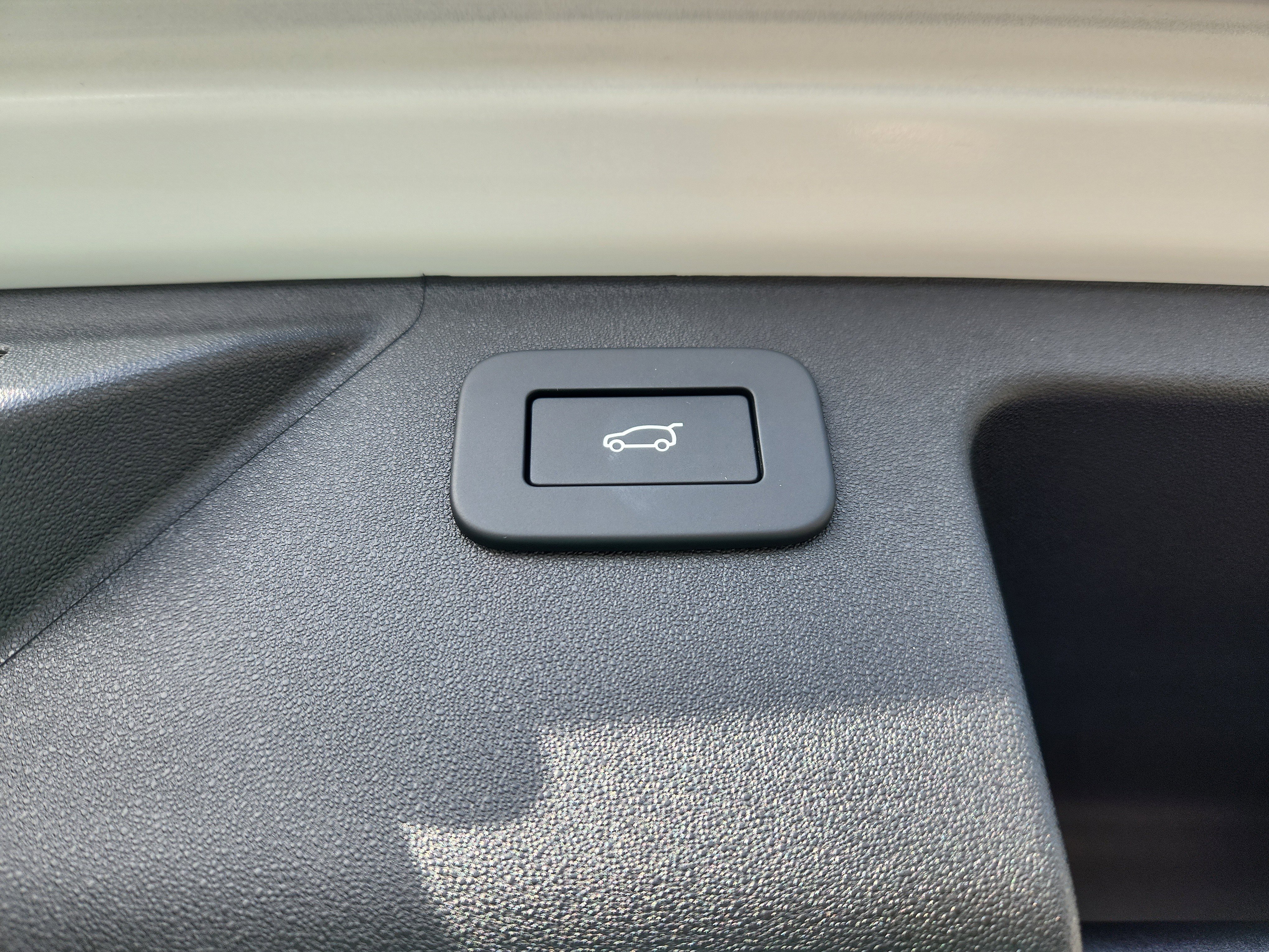 New 2025 Land Rover Discovery Sport S image 15