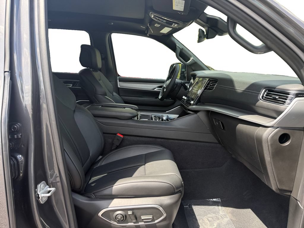 New 2026 Jeep Grand Wagoneer L 4WD w/ Premium Group I image 15
