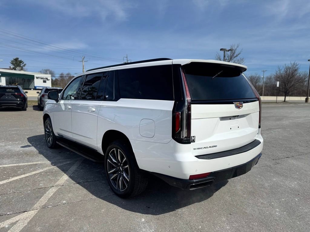 Used 2021 Cadillac Escalade ESV Sport AWD/4WD image 4