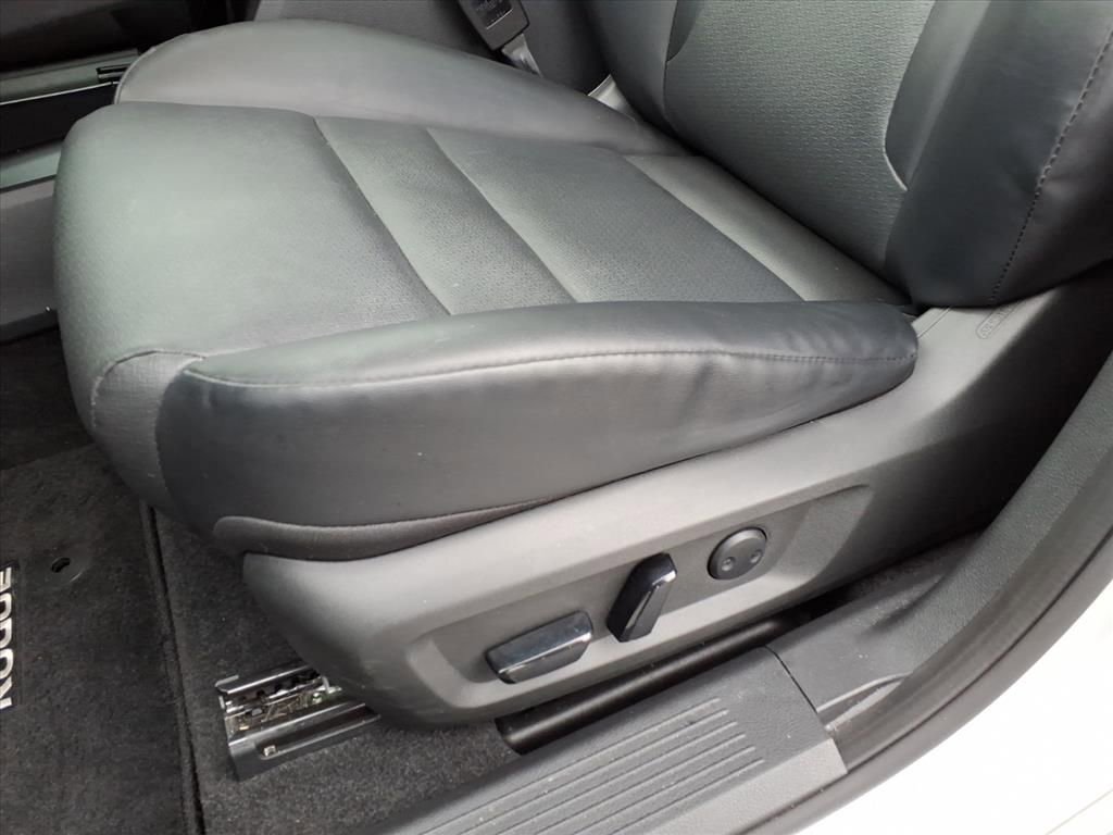 Used 2023 Nissan Rogue SV w/ SV Premium Package image 16