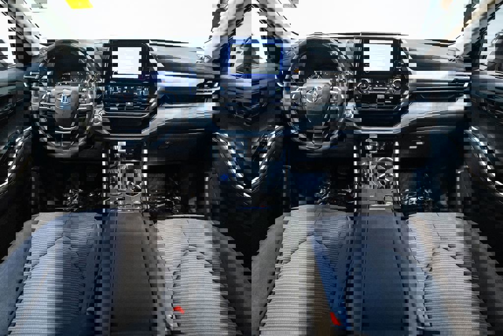 Used 2024 Toyota Highlander LE image 13