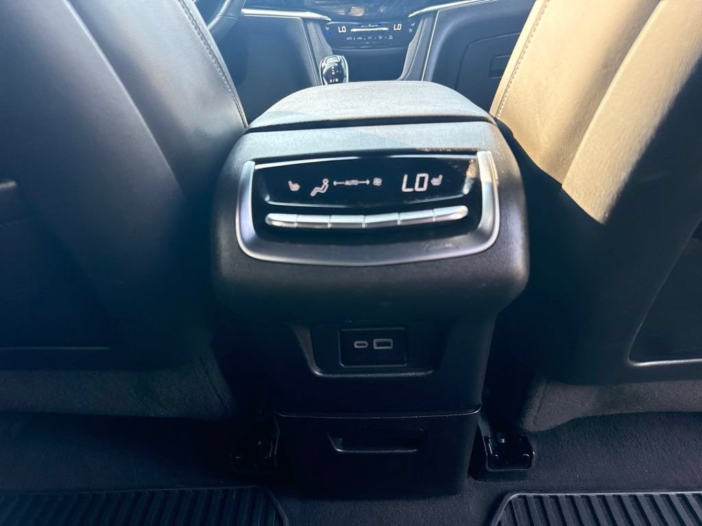 Used 2023 Cadillac XT6 Premium Luxury w/ Technology Package AWD/4WD image 42