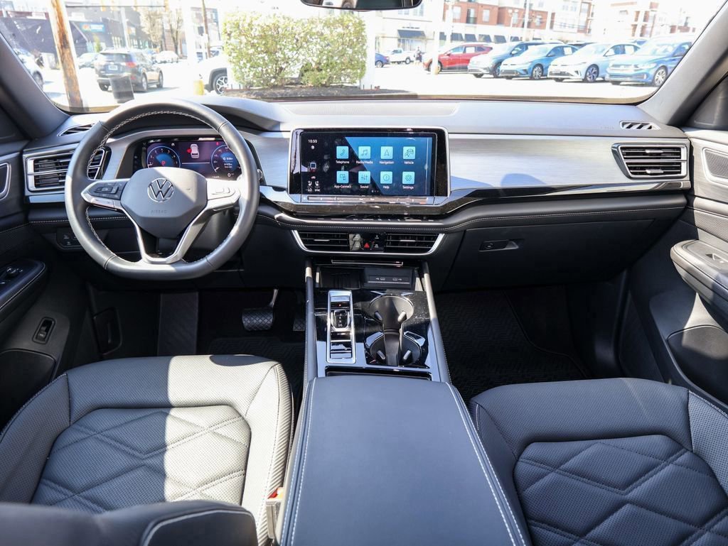Certified 2025 Volkswagen Atlas Cross Sport SE w/ Panoramic Sunroof Package image 17