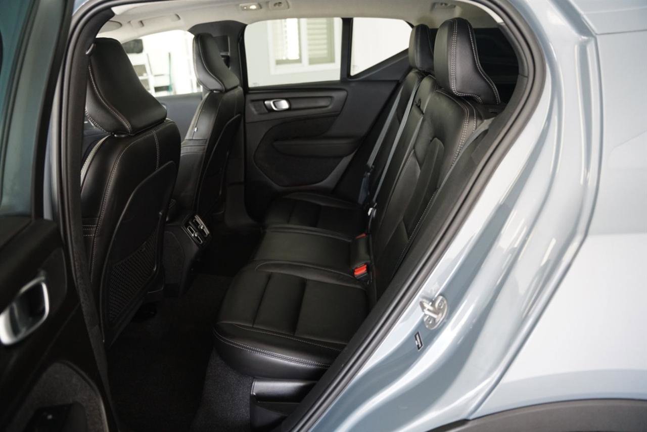 Used 2023 Volvo XC40 B4 Ultimate FWD image 13