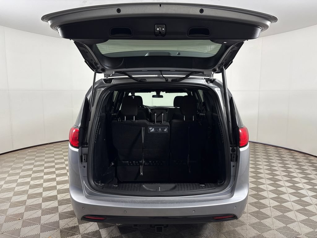 Used 2018 Chrysler Pacifica Touring Plus w/ S Appearance Package FWD image 29