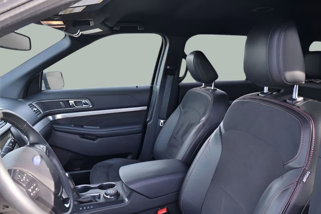 Used 2018 Ford Explorer XLT w/ Equipment Group 202A image 12