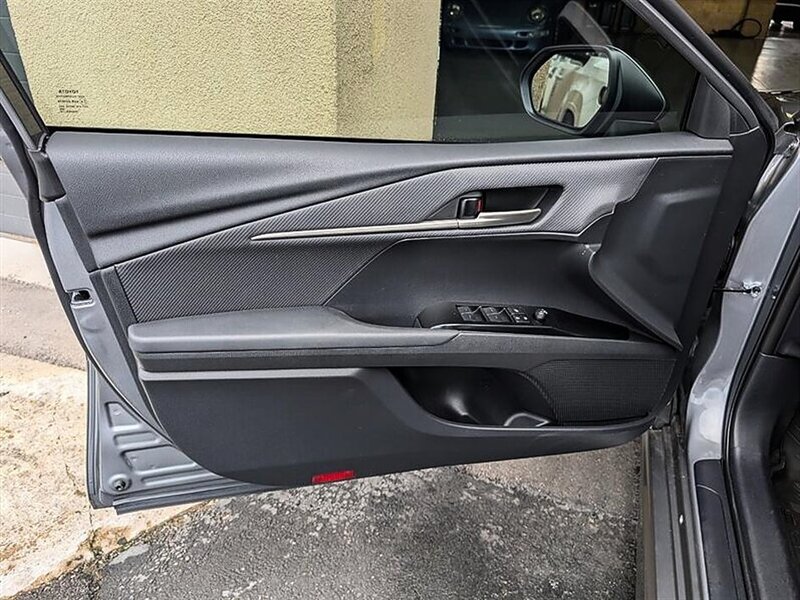 Used 2025 Toyota Camry SE w/ Convenience Package FWD image 18