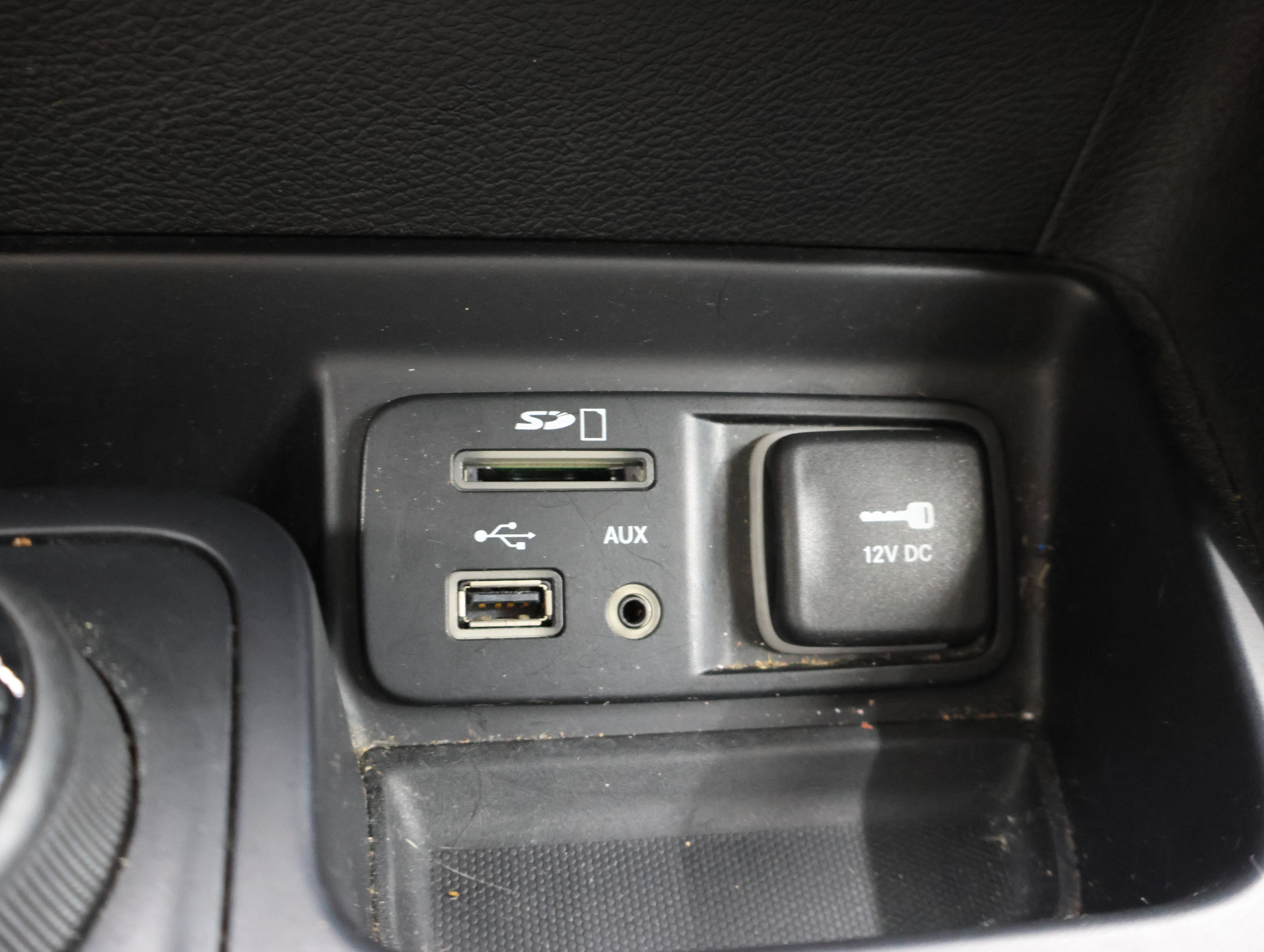 Used 2015 Jeep Cherokee Trailhawk w/ Leather Interior Group AWD/4WD image 43
