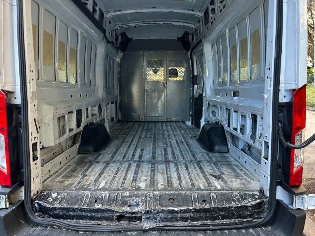 Used 2022 Ford E-Transit 148 High Roof Extended RWD image 34