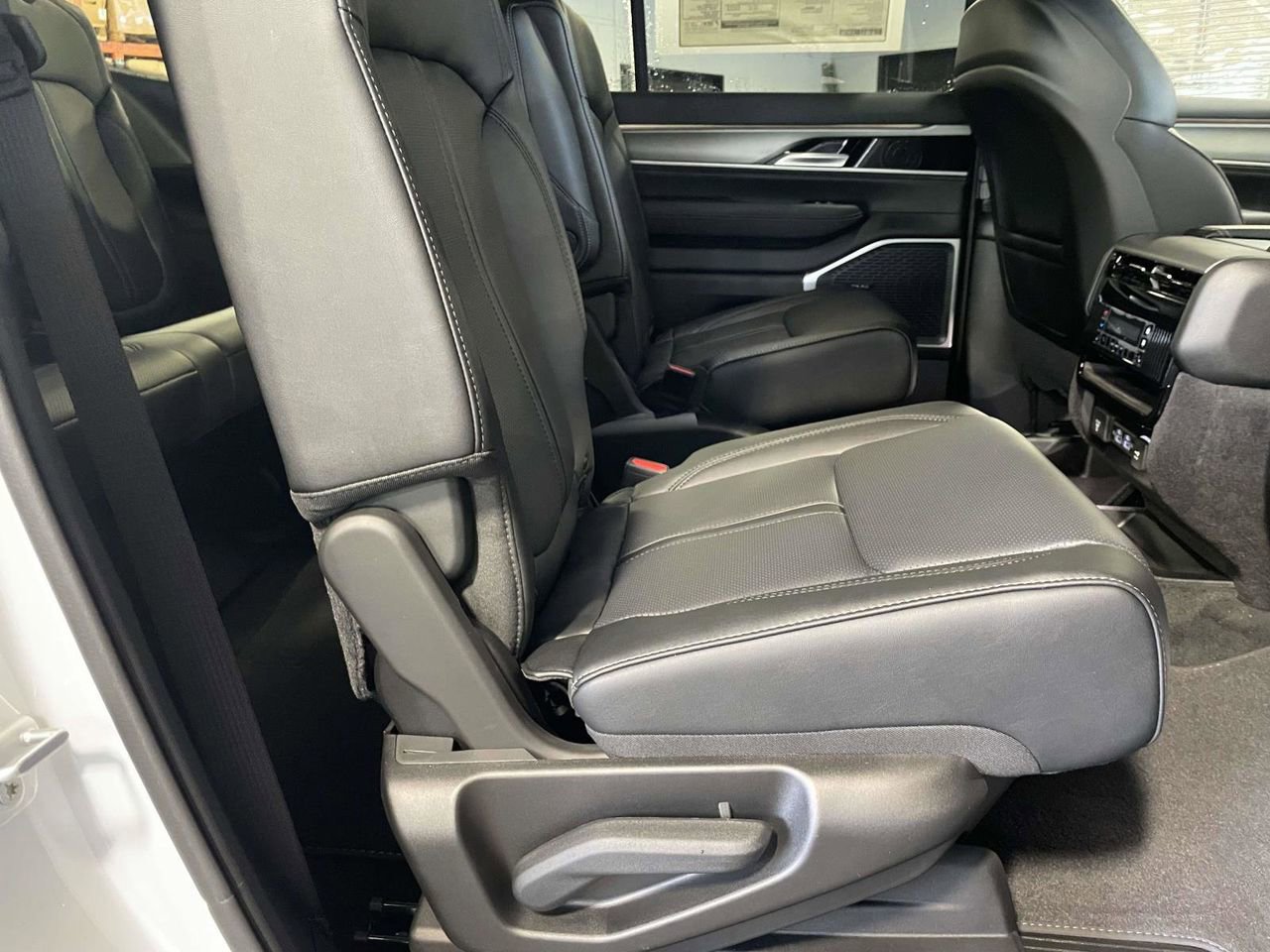 New 2025 Jeep Wagoneer Series II w/ Premium Group I image 35